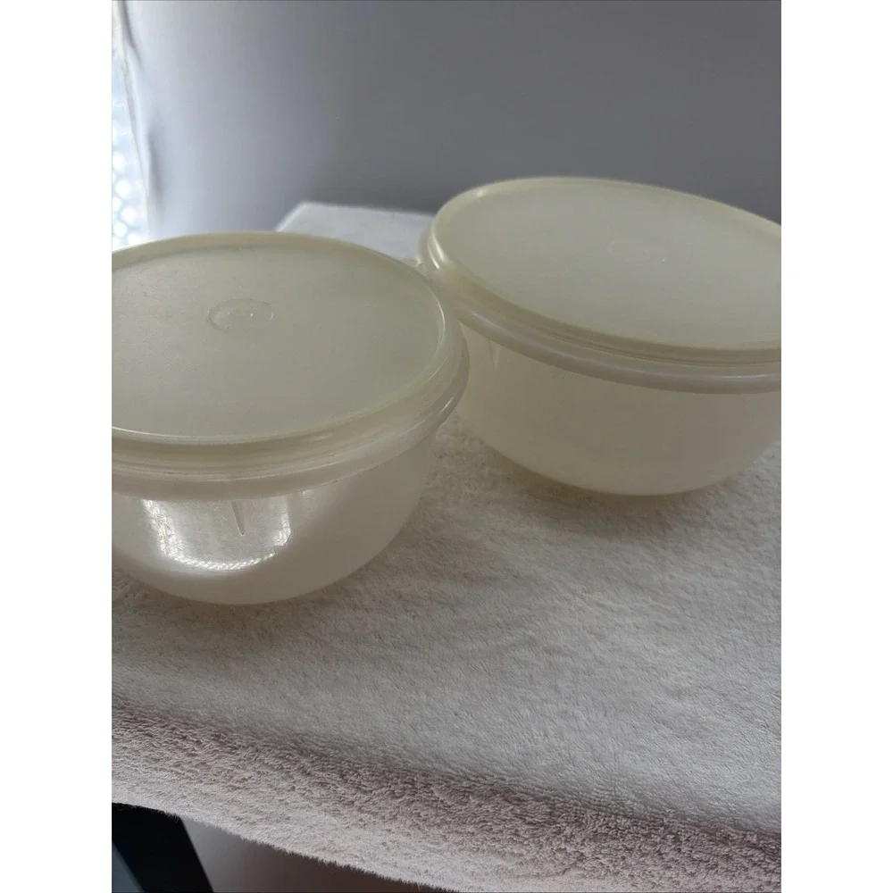 Set Of 2 Vintage Tupperware Seal Made In USA Orlando Florida. 1-271-10 1-272-4
